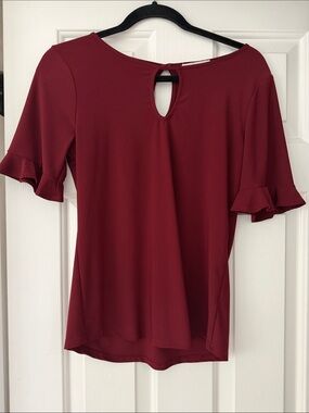 Women's Ruffle Sleeve Keyhole Top - Burgundy